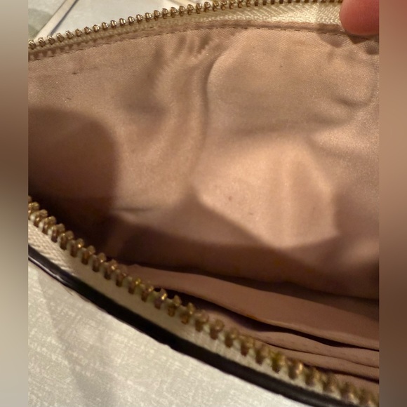 COACH Off-White Croc Embossed Leather Crossbody Shoulder Wristlet Bag Pre-Loved - Picture 8 of 12